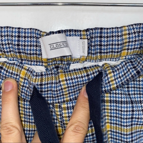 Closed Plaid Joggers - Picture 5 of 6